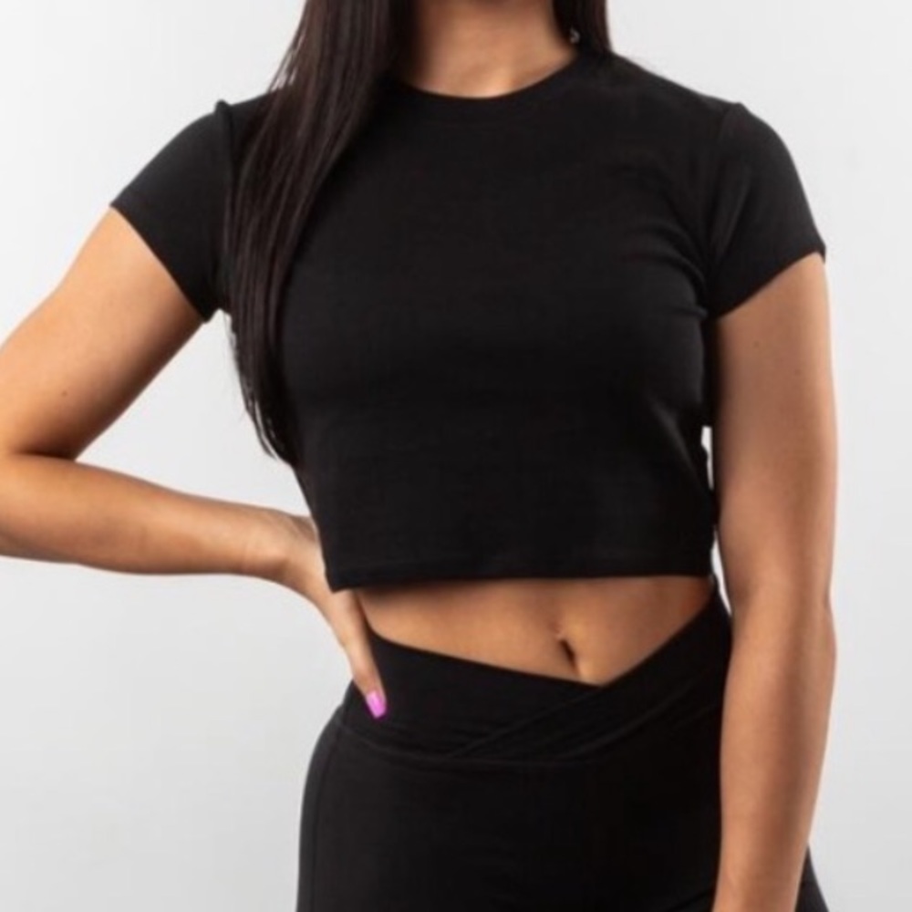 Alphalete LUX Crop - Black - Medium
